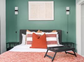 Quiet & Quaint apartment, 5 mins to airport and 15 mins to downtown