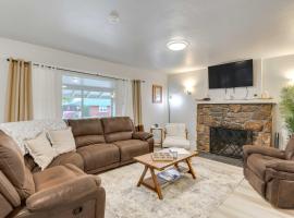 6 Mi to Shoshone Falls Park Home with Game Room!，位于双子瀑布的酒店