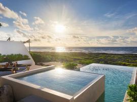 Oceanview 8BR Luxury Double Villa, Concierge &Pools-Tankah Bay，位于Tankah的酒店