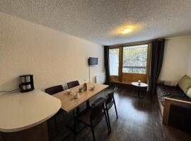 Résidence Bois Des Coqs - Studio confortable · Proche des pistes · Coin montagne & parking extérieur MAE-0294，位于Champcella的酒店