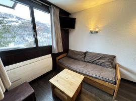 Résidence Les Melezes - Studio chaleureux & rénové · Accès pistes par navette · Vue sur les pistes MAE-0784，位于Champcella的酒店