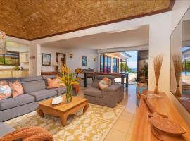 Magnificent 5 Br Villa with pool: amazing views，位于普纳奥亚的酒店
