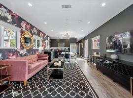 Art Deco by AvantStay 1920s Remodeled Bungalow Open Layout Courtyard，位于洛杉矶的酒店