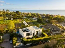 Beachcomber by AvantStay Elegant Modern Estate w Pool Hot Tub Outdoor Dining