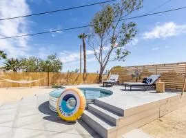 Carmella by AvantStay Modern JTree Home w Large Outdoor Area