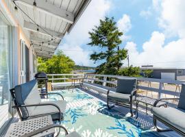 Totally Beachin Getaway by AvantStay Waterfront，位于库珀维尔的酒店