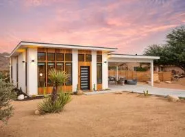 Chicory by AvantStay Modern Desert Retreat w Hot Tub