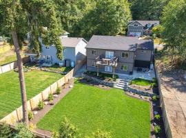 Twin Oaks Retreat by AvantStay Mins to Freeland，位于兰里的酒店