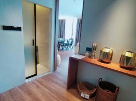 Roxy Beach Resort，位于Sematan的酒店