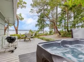 Cove Cottage by AvantStay Waterfront Views Spa