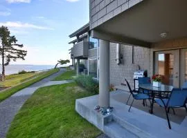 Beachfront Condo - Mutiny Bay by AvantStay Views