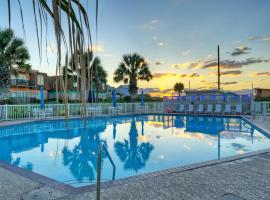 2BR Condo w Gulf Views 2 Pools Courts Blue Water Bliss by AvantStay，位于阿兰瑟斯港的酒店