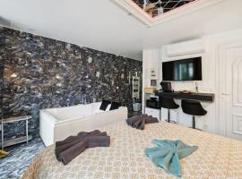 Love Room - La Création d'Adam avec Jacuzzi，位于科尔贝埃索讷的酒店