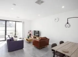 Stylish 3 BR Townhouse at Moncrieff Close To Playground