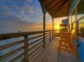 Panoramic Water Views Shared Pool Boat Dock Bayside Lodge by AvantStay，位于帕德雷岛的酒店
