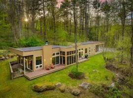 Woodland Zen by AvantStay Modern Design Patio