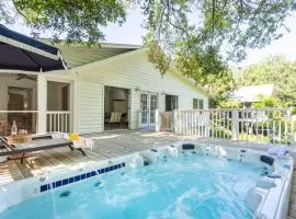 Cast Away by AvantStay Stunning Modern Home Near Beach w Two Kitchens