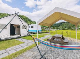 Gapyeong Cheongchun Glamping & Caravan，位于加平的酒店