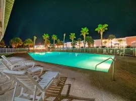 Pura Vida by AvantStay Boardwalk Pool