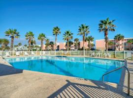 Beachfront Condo Prvt Balcony w View Pool Access Beach Happy by AvantStay，位于阿兰瑟斯港的酒店