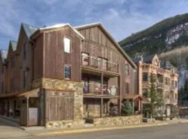 Ore Station 2 by AvantStay Modern Oasis in the Heart of Telluride w Hot Tub