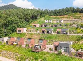 Hongcheon toliaigeullaemping，位于洪川郡的酒店