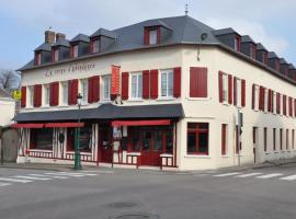 Logis - Hotel & Restaurant La Corne d 'Abondance，位于Bourgthéroulde的酒店