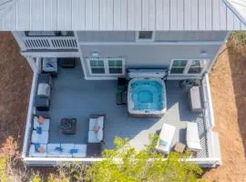 Coconut Cove by AvantStay Deck w Hot Tub Access to 2 Pools