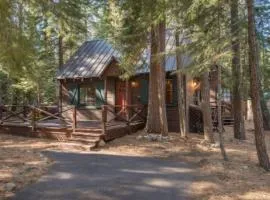 Owls Peak by AvantStay Private Pine Tree Cabin Mins From The Water