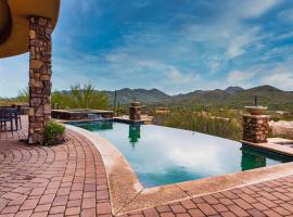 Sunbeam by AvantStay Elegant Private Desert Home w Infinity Pool Spa View，位于洞溪的酒店