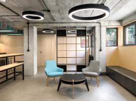 IZY STAY Hostel Bratislava，位于布拉迪斯拉发的酒店