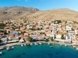 Yellow Oasis traditional home with sea view