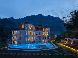 Zhangjiajie Juanjie Luxury Resorts--Provide free one-way airport pick-up service