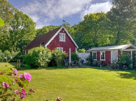 3 Bedroom Lovely Home In Båstad，位于巴斯塔德的酒店