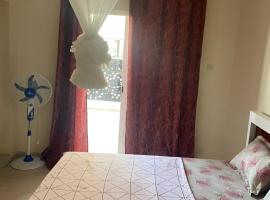 Keur Massar Tolou Laye WADE，位于Niadyorane的带停车场的酒店