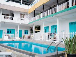 Asanka Surf House & Restaurant with pool，位于米迪加马东的酒店