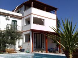 Country House with Pool in Nerola，位于Nerola的酒店