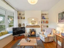 Cosy Home on the Waterfront Private Parking