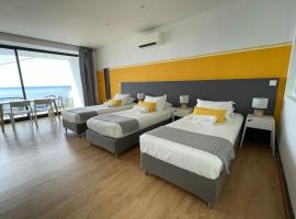 Sun Studio Vista Panorâmica e Piscina Varadouro，位于Capelo的酒店