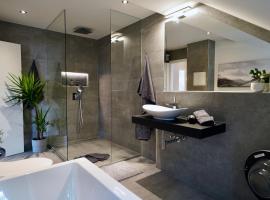 EDLER WOHNRAUM Noble Stadtoase mit Boxspringbett, Kaffeevollautomat & Parkplatz，位于茨维考的酒店