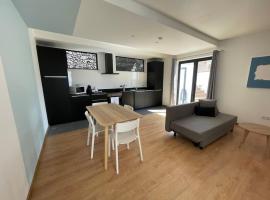 Ocean T1 Vista Mar e Piscina em Varadouro Faial，位于Capelo的酒店