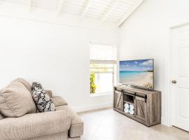 Tropical Bottle Creek Stay & Onsite Parking