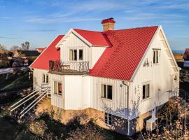 4 Bedroom Gorgeous Home In Degerhamn，位于Degerhamn的酒店