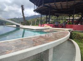 FINCA LA FORTALEZA，位于圣罗莎德卡瓦尔的宠物友好酒店