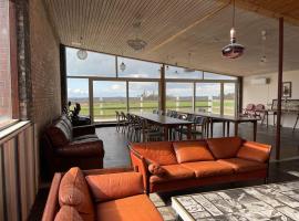 Eventyrligt og rummeligt hus med havudsigt，位于博雷的宠物友好酒店