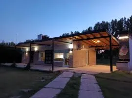 Casa de Campo Benegas con cochera y parrilla