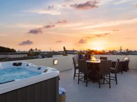 Sunset Serenity by AvantStay Rooftop w Hot Tub Fire Pit 3 Blocks to Beach，位于皮斯莫比奇的酒店