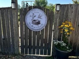 Swallow's Perch Guest Suite，位于Vesuvius的带停车场的酒店