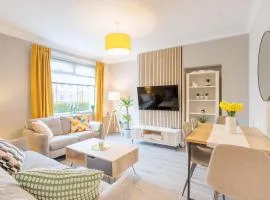 Stylish Two Bedroom Apartment with Private Parking