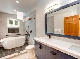 KBM Resorts FREE CAR Fantastic Views Hot Tub AC Easy Walk to Main St PLA-1155